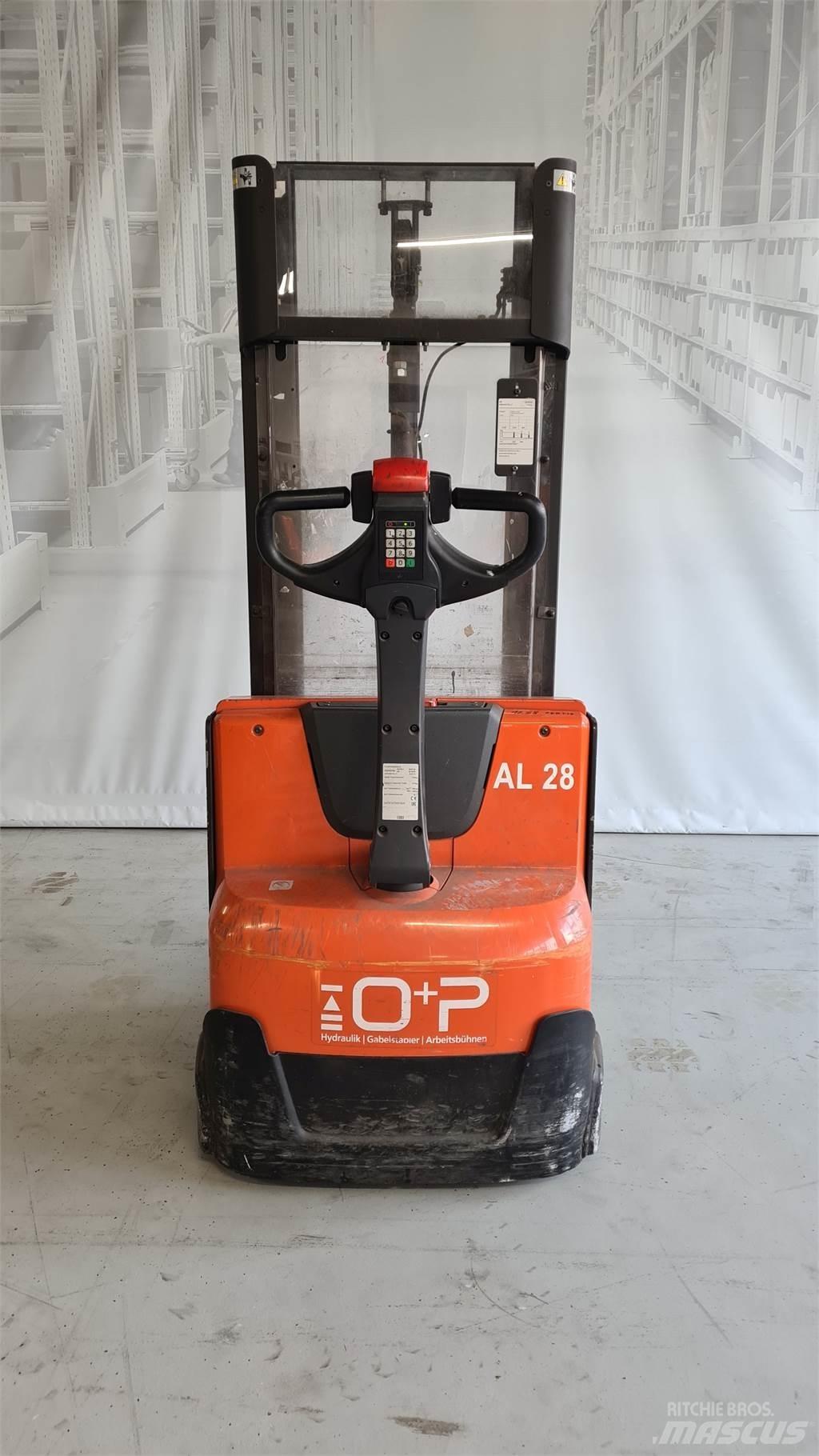Toyota SWE120 Pedestrian stacker