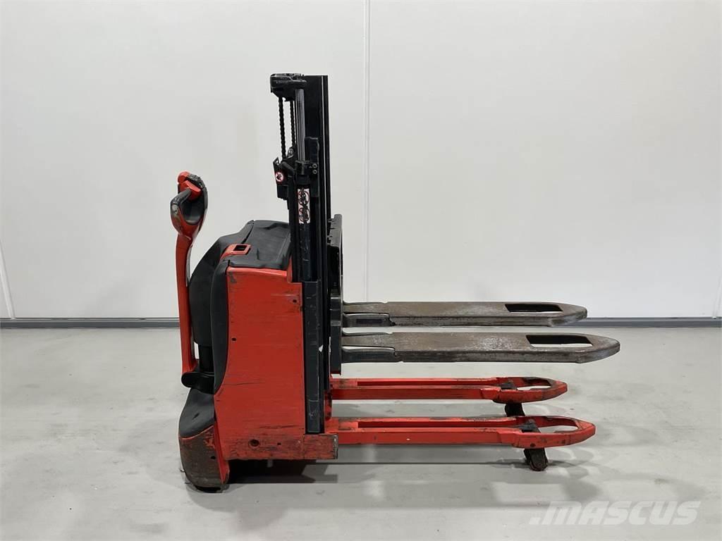 Linde D08 Self propelled stackers