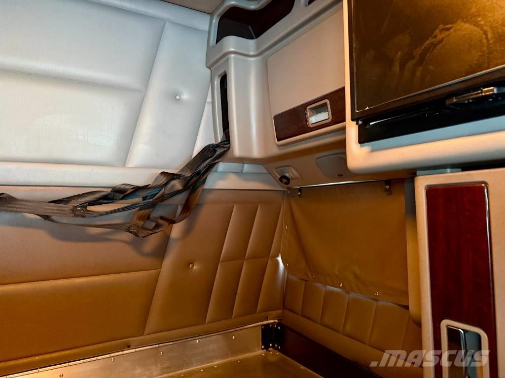 Peterbilt 389 Prime Movers