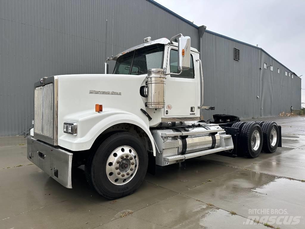 Western Star 4900 SF Prime Movers