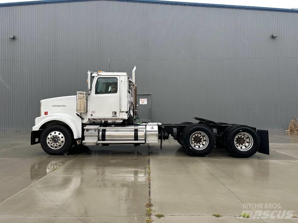 Western Star 4900 SF Prime Movers