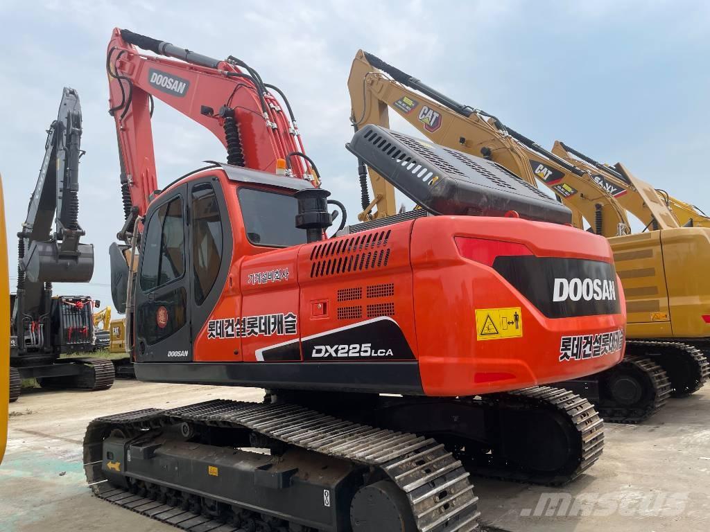 Doosan DX225LCA Crawler excavators