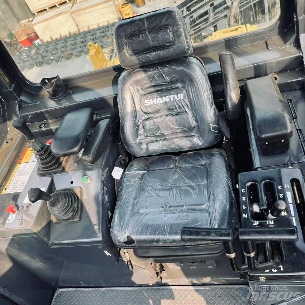 Shantui SD 22 Crawler dozers