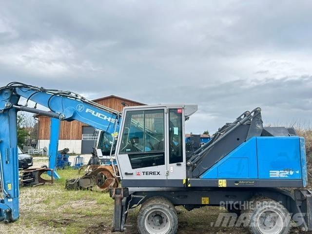 Fuchs MHL 320 Waste / industry handlers