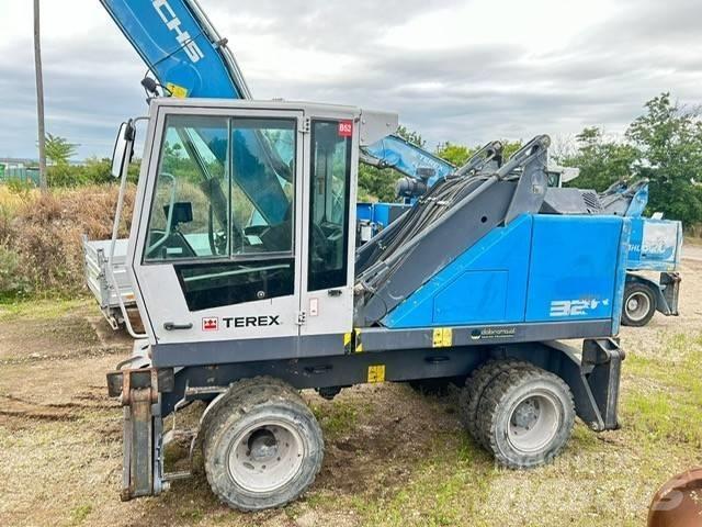 Fuchs MHL 320 Waste / industry handlers