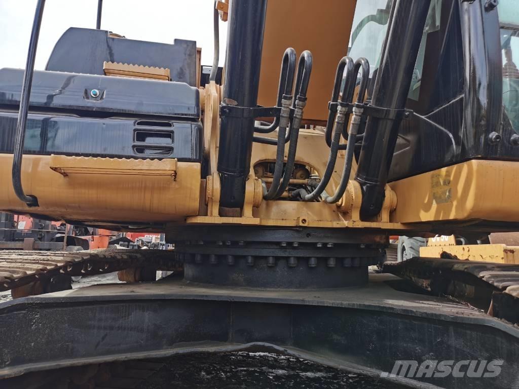 CAT 323D Crawler excavators