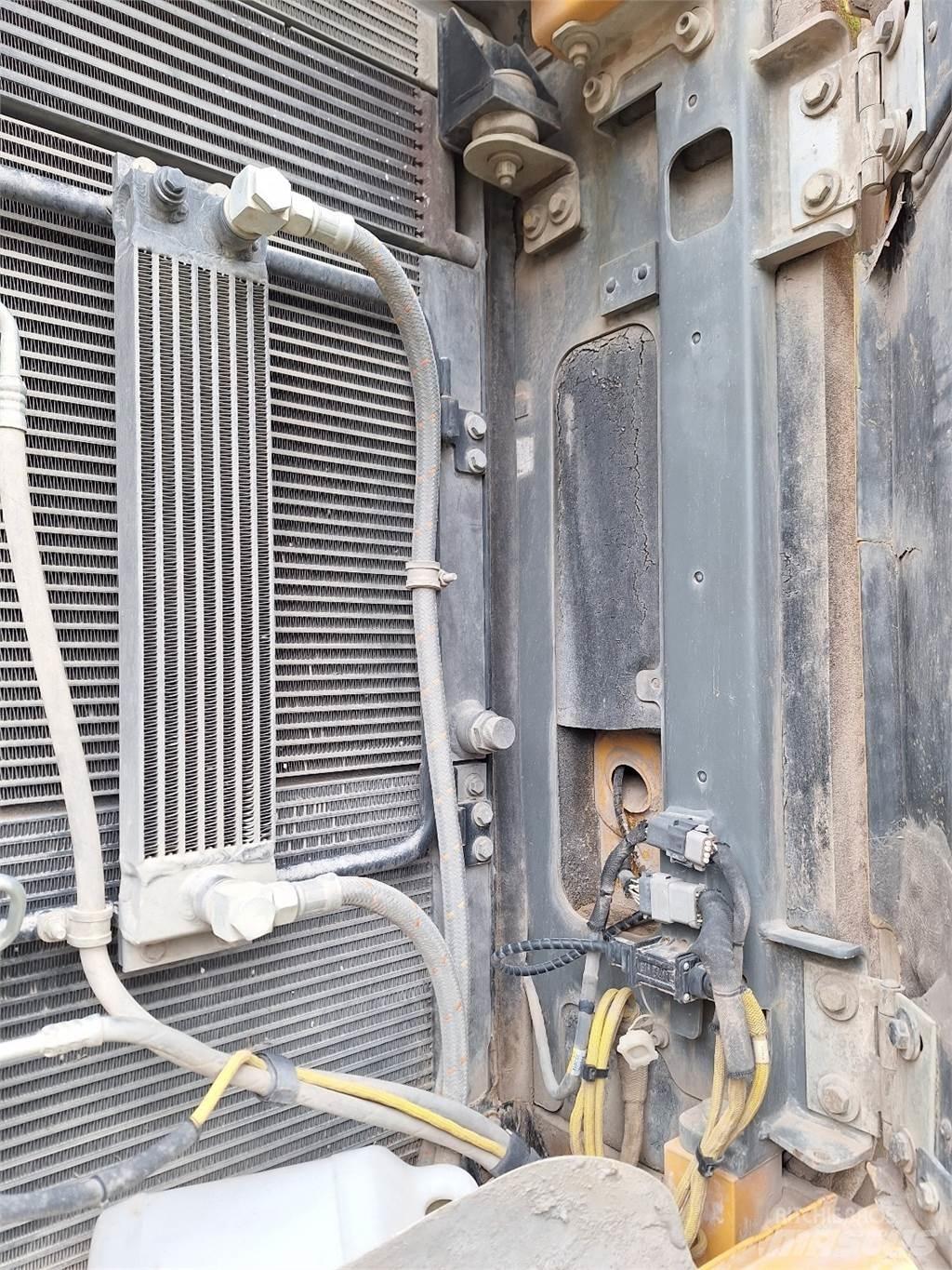 Liebherr R936LC Other