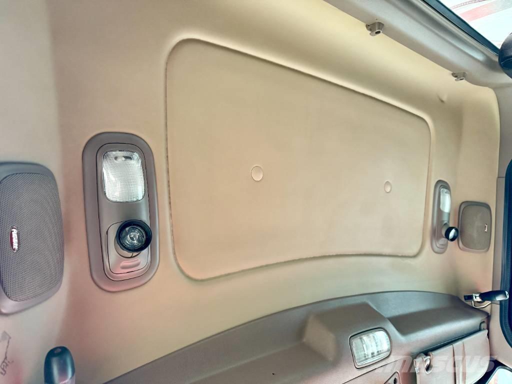 Peterbilt 379 Prime Movers