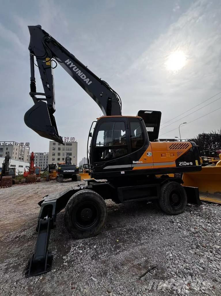 Hyundai 210 W-9 Wheeled excavators