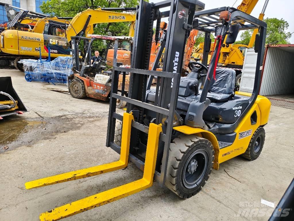 Komatsu FD 30 T-16 Diesel trucks