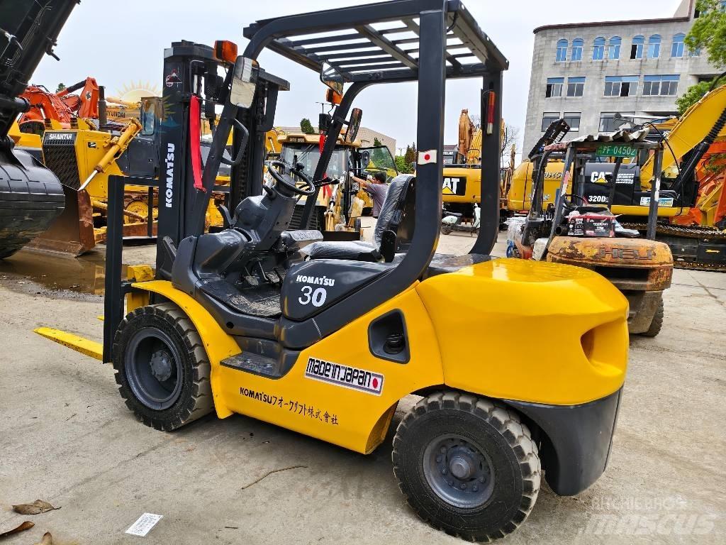 Komatsu FD 30 T-16 Diesel trucks