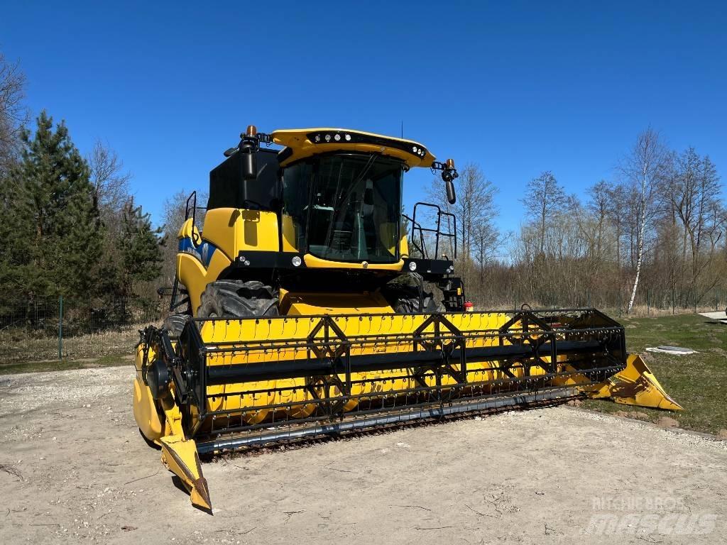 New Holland CX 6.80 Combine harvesters