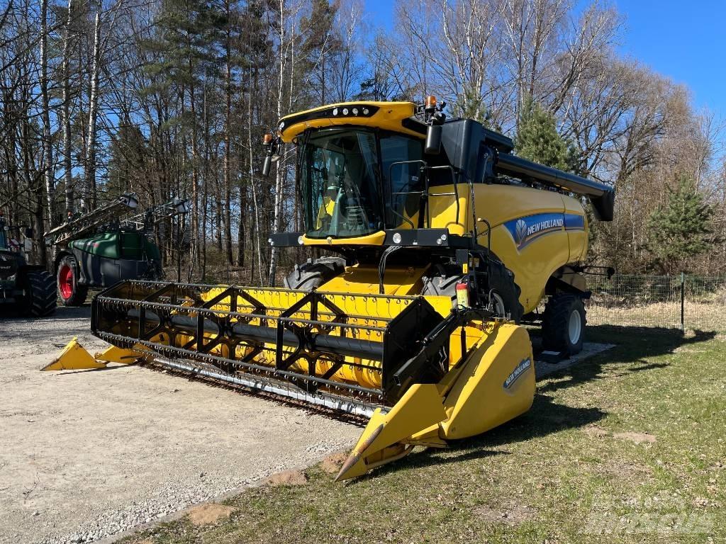 New Holland CX 6.80 Combine harvesters
