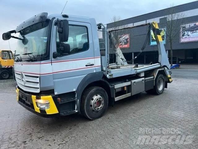 Mercedes-Benz 1327 Skip bin truck
