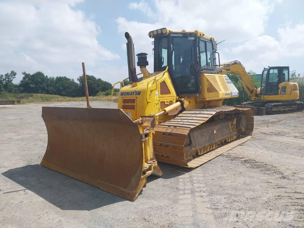 Komatsu D61PX-23 Crawler dozers