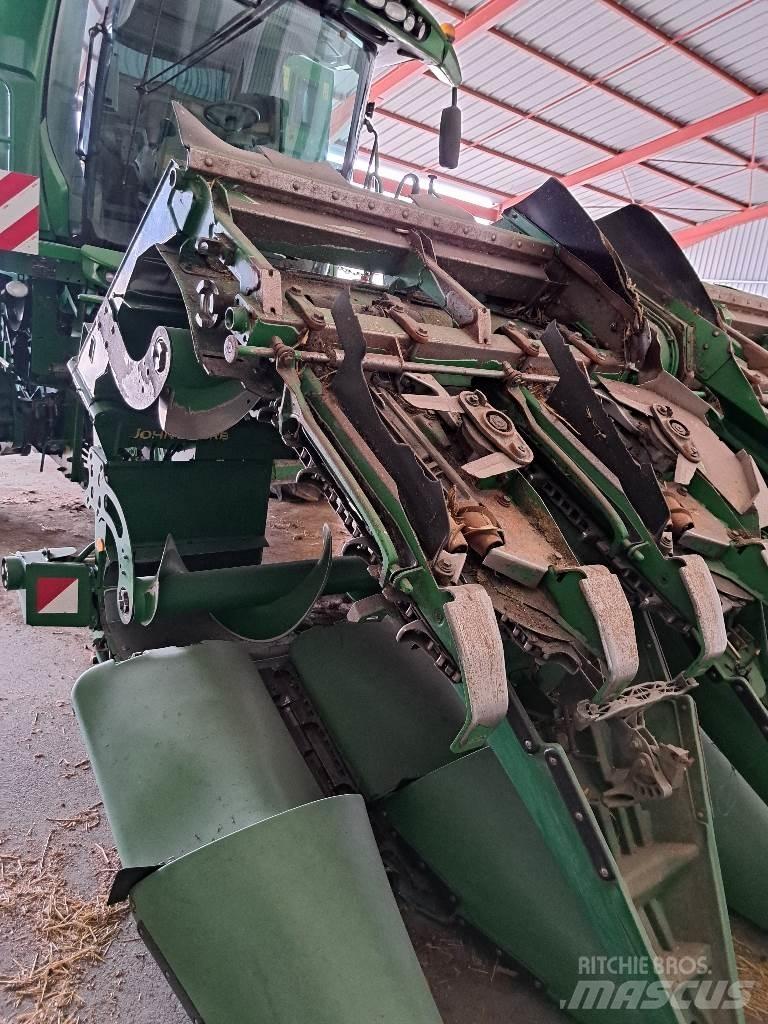 John Deere 608C Combine harvester heads