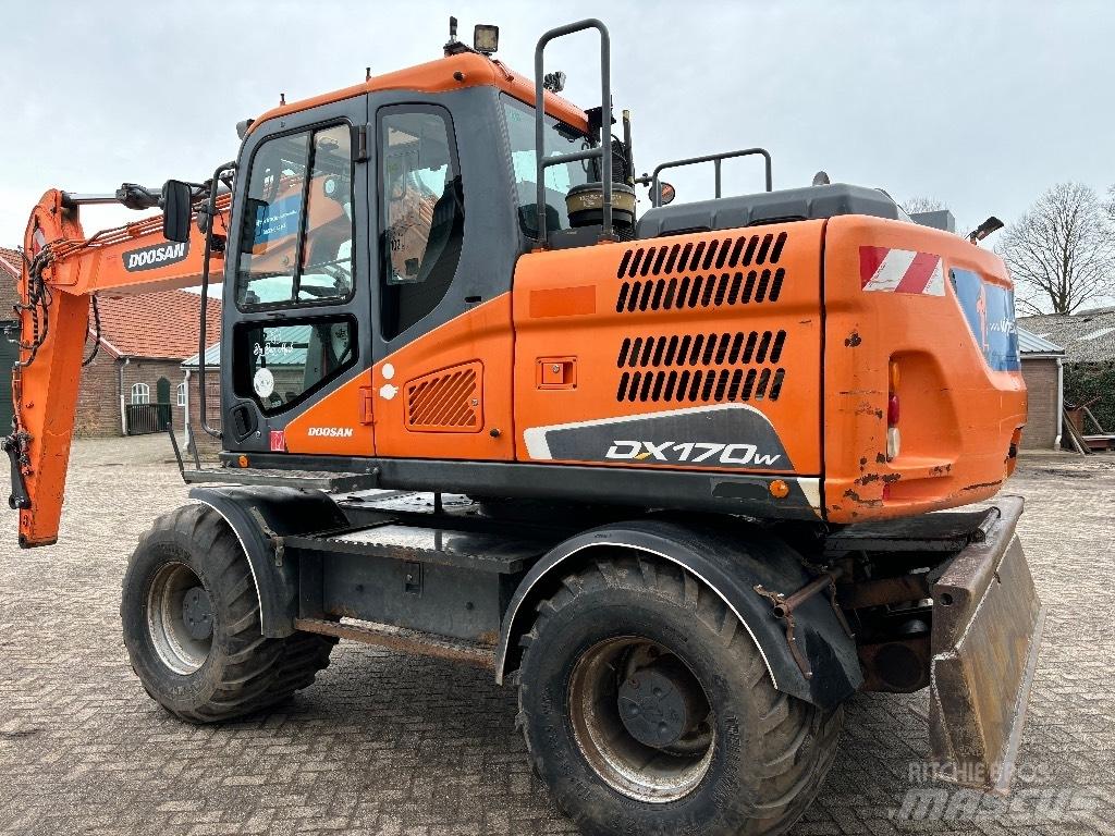 Doosan DX 170 W Wheeled excavators