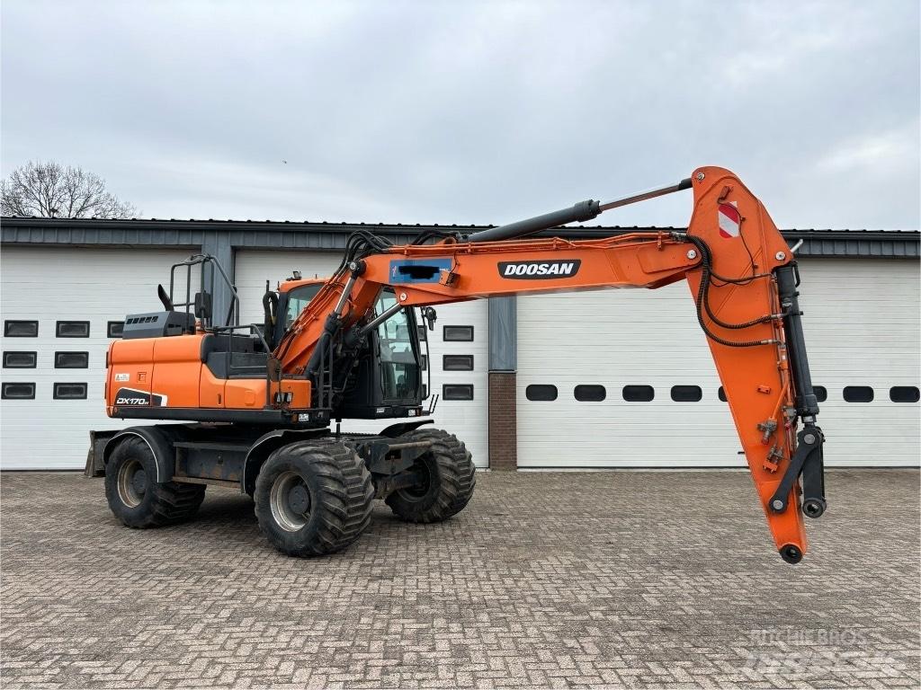 Doosan DX 170 W Wheeled excavators