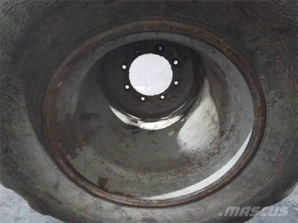 Valmet 820 24x22,5 Tyres, wheels and rims