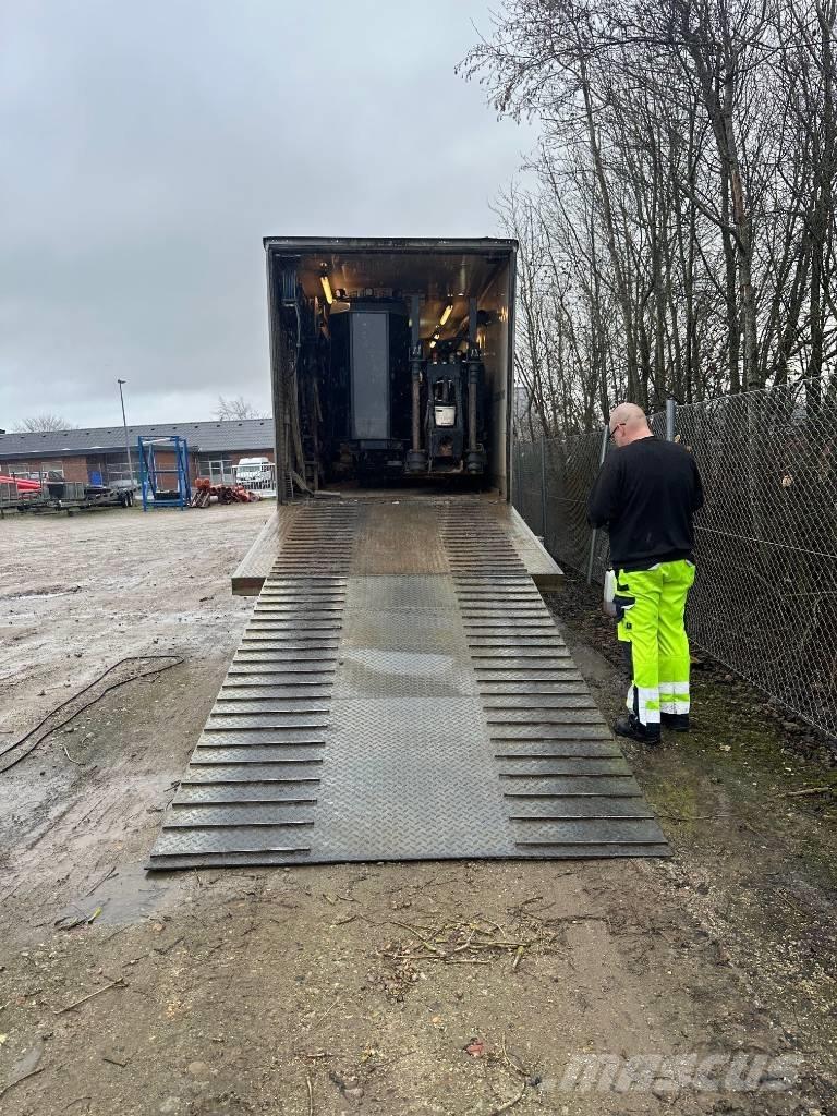 Ditch Witch JT 24 Horizontal drilling rigs