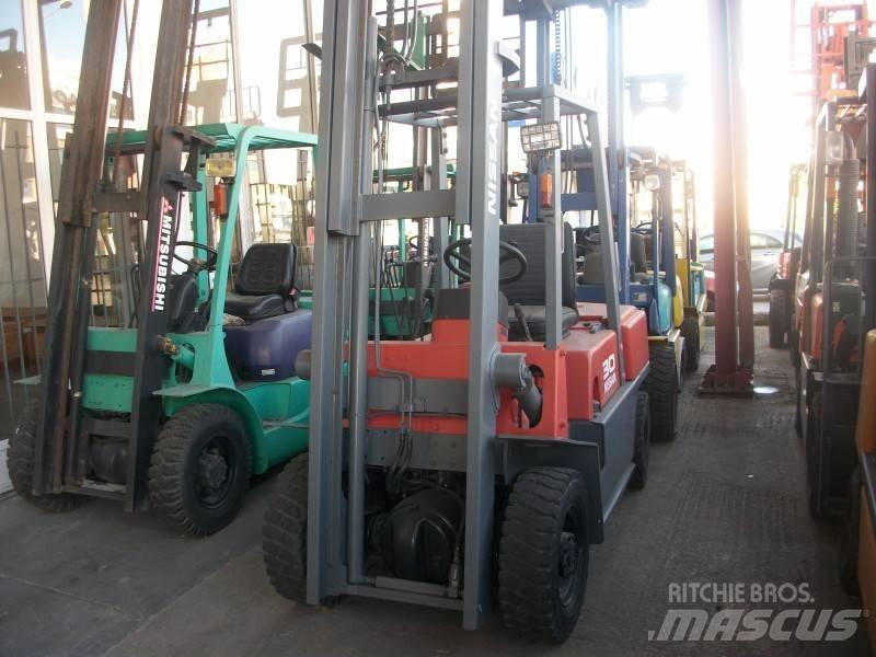 Nissan UGJ02M30 LPG trucks
