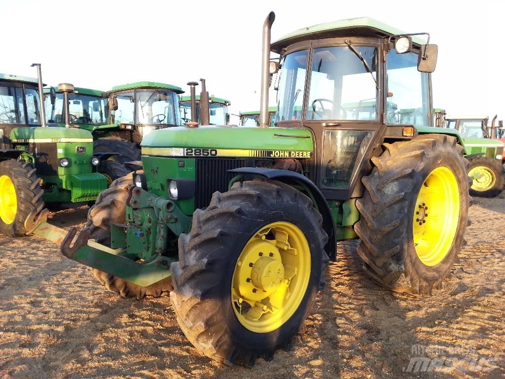 John Deere 2850 Tractors