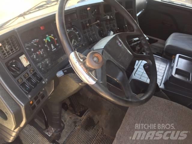 Scania 143-450 Cabins and interior