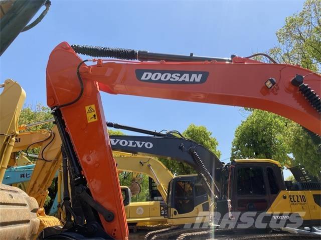Doosan DX 225 LC Crawler excavators