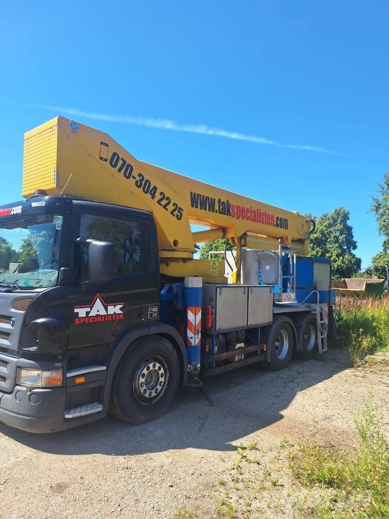 Scania P 3210 Loader cranes