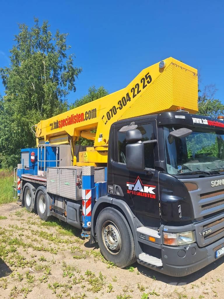 Scania P 3210 Loader cranes