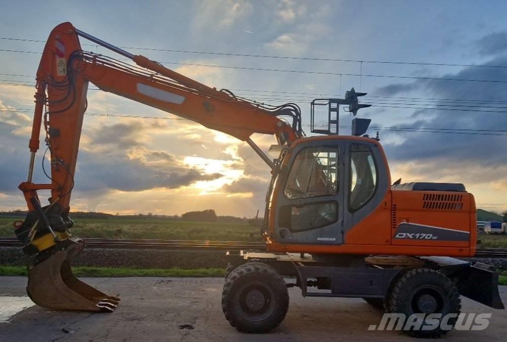 Doosan DX 170 W Wheeled excavators