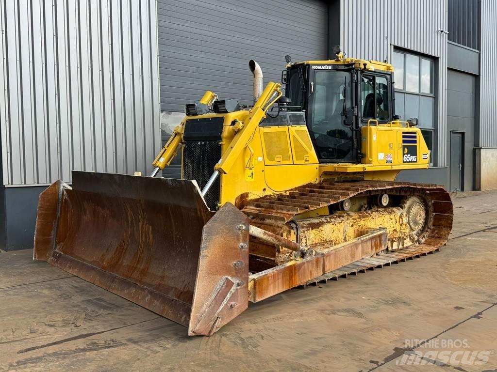 Komatsu D65PXi-18 Crawler dozers
