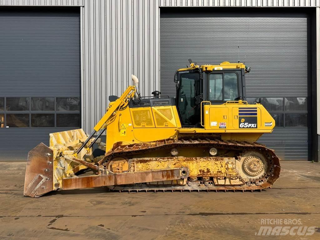 Komatsu D65PXi-18 Crawler dozers