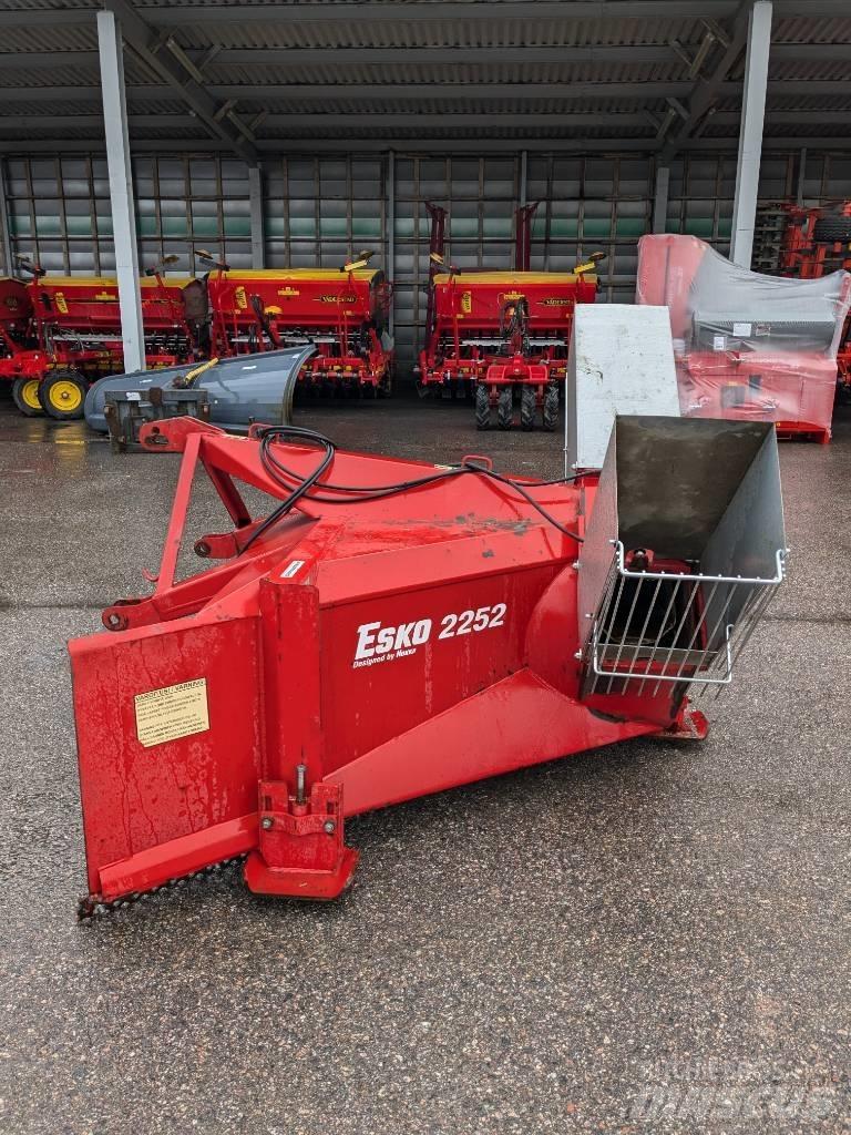 Esko 2252 Snow throwers