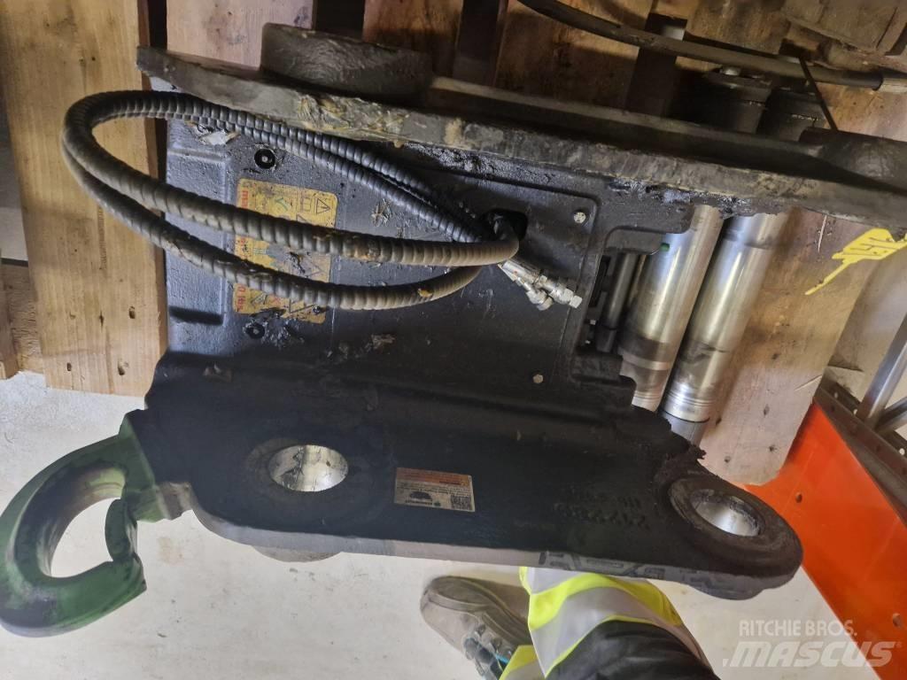 Steelwrist QCS50 Booms and arms