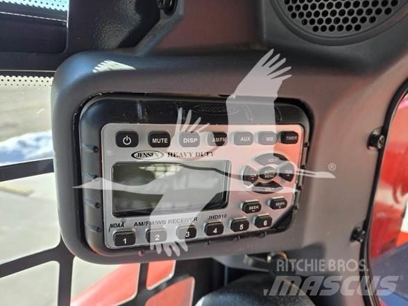 Kubota SSV75 Skid steer loaders