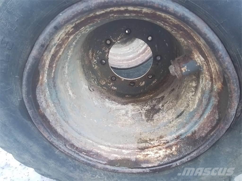 Valmet 828 20x22,5 Tyres, wheels and rims