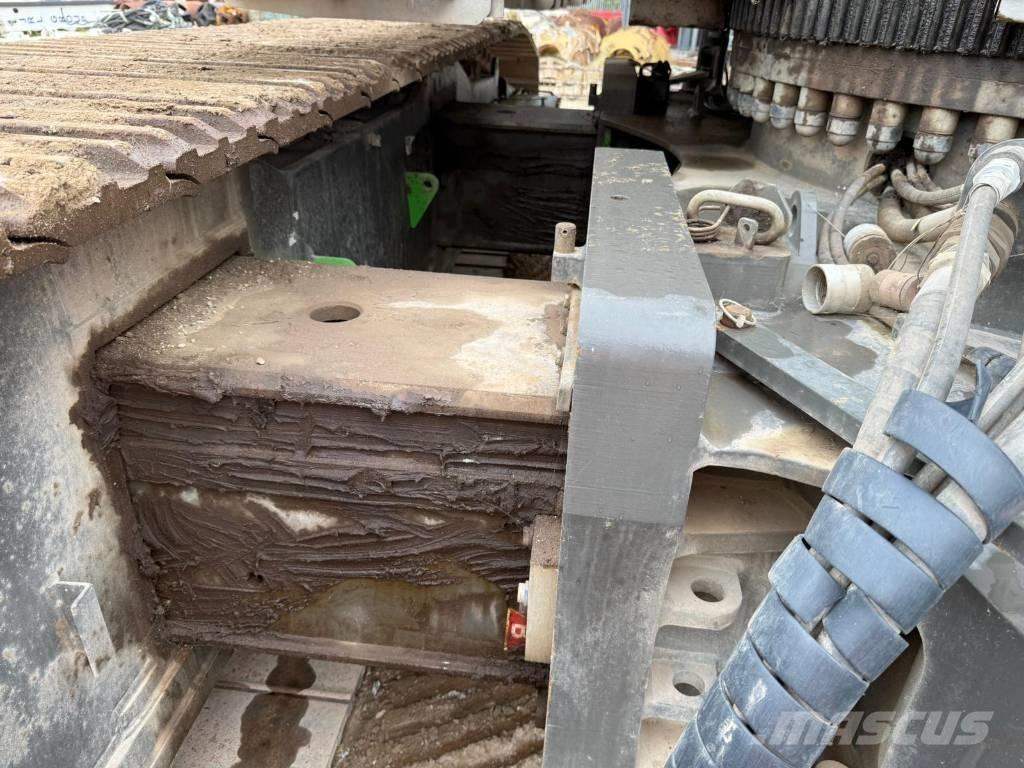 Sennebogen 6113 E Track mounted cranes