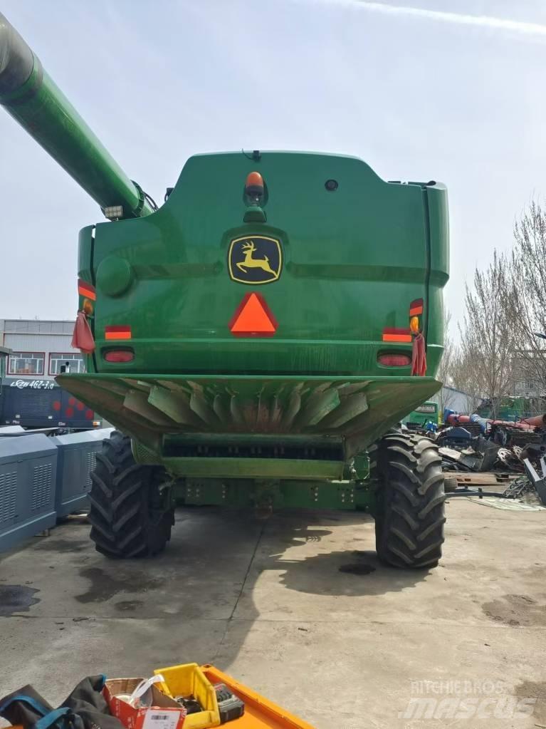 John Deere S660 Combine harvesters