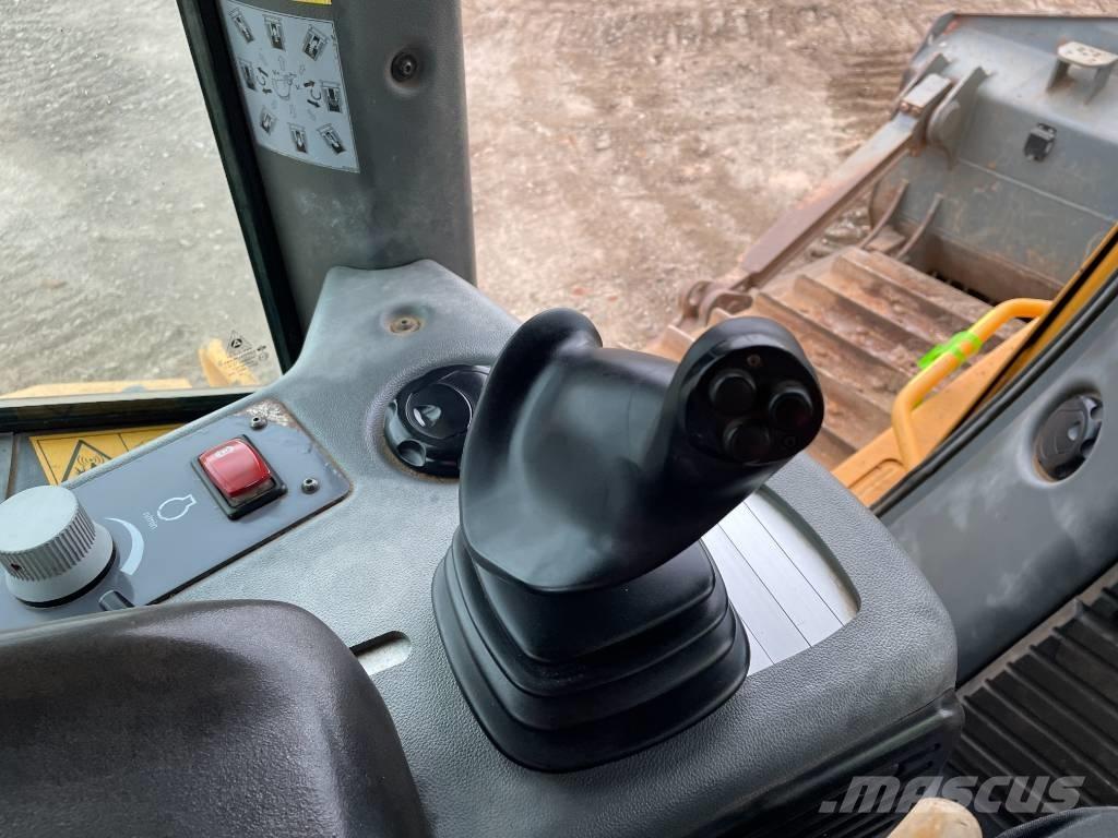 Liebherr PR 746 Crawler dozers