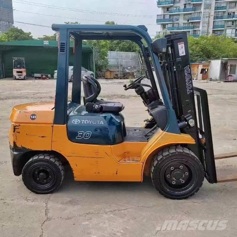 Toyota FD 30 Diesel trucks