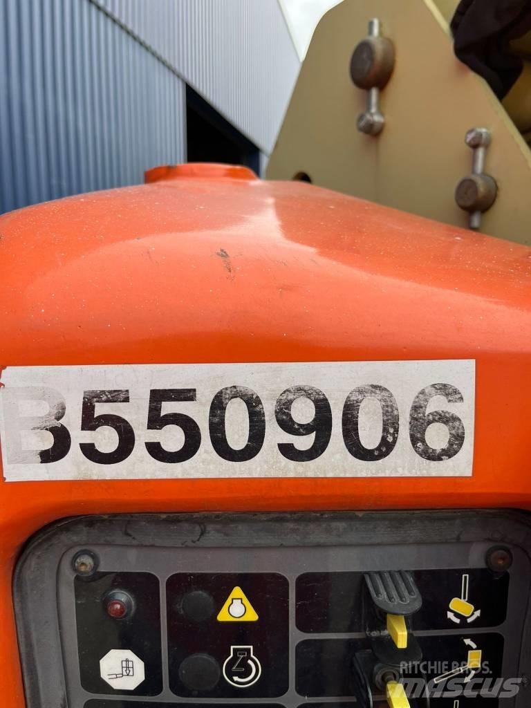JLG E 450 AJ Articulated boom lifts