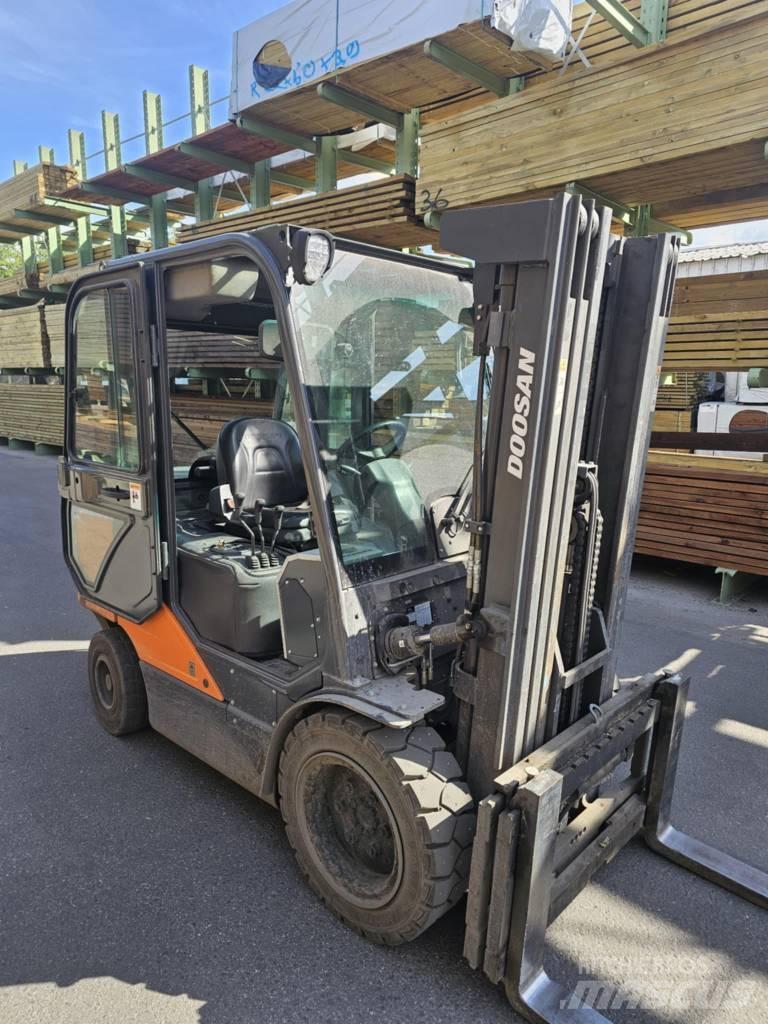 Daewoo Doosan D35C - 7 Diesel trucks