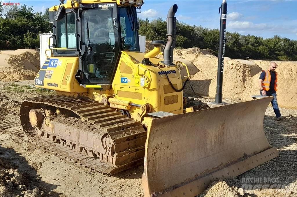 Komatsu D51 PX-24 Crawler dozers