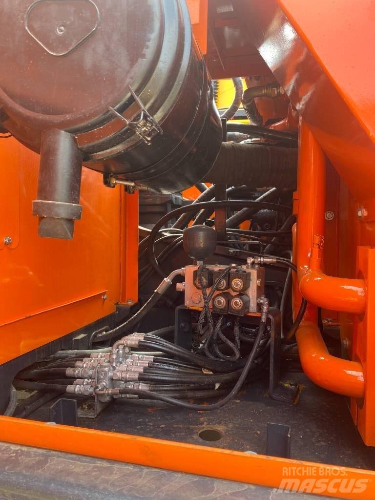 Doosan DX 300 Crawler excavators