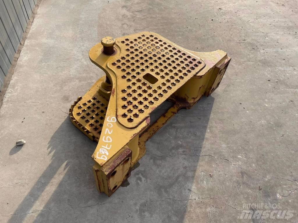 CAT D4G Zugtraverse Scarifiers