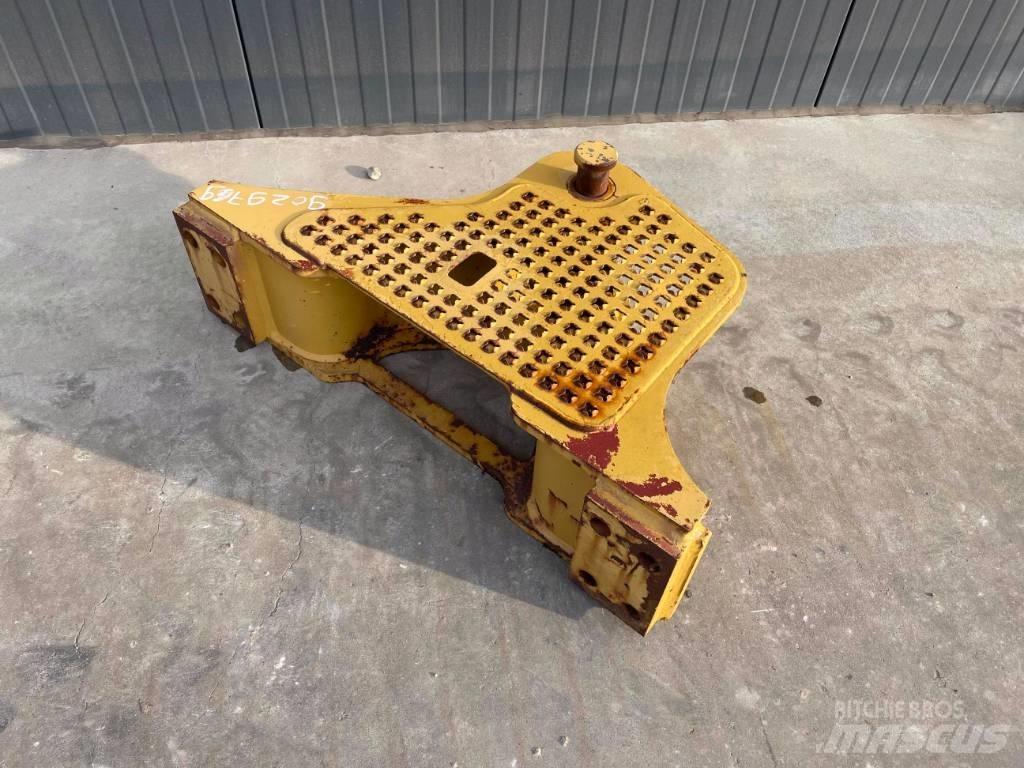 CAT D4G Zugtraverse Scarifiers