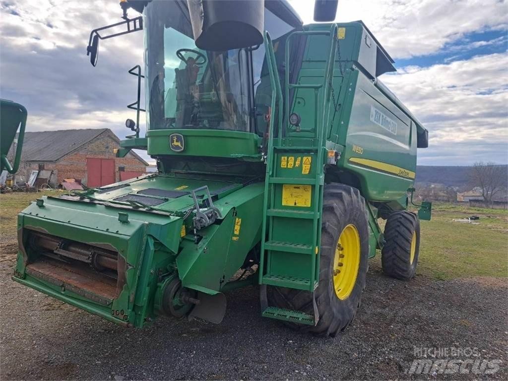 John Deere W650 Combine harvesters