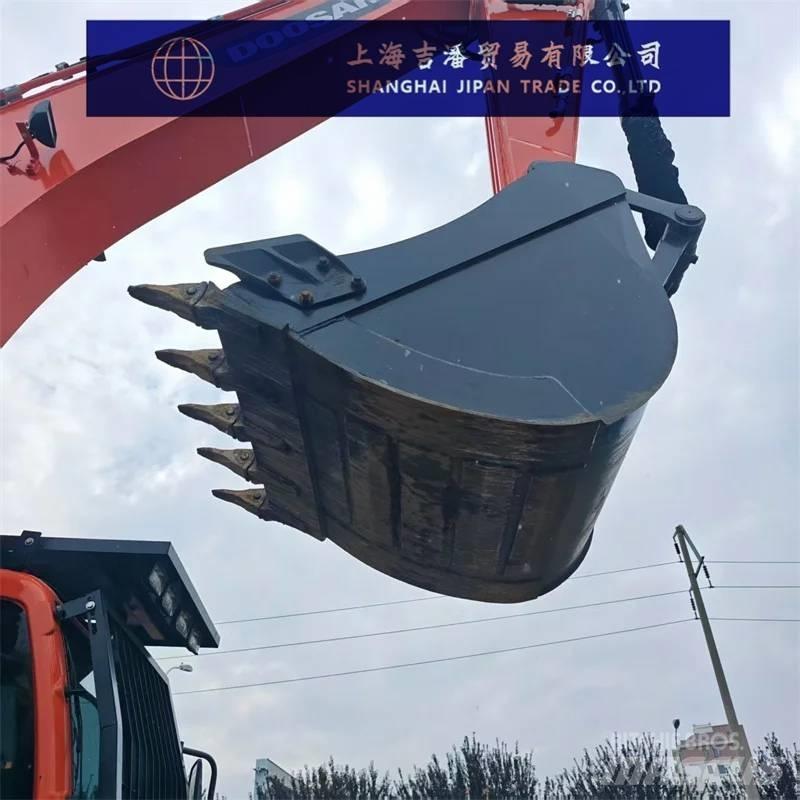 Doosan DX 225 Crawler excavators