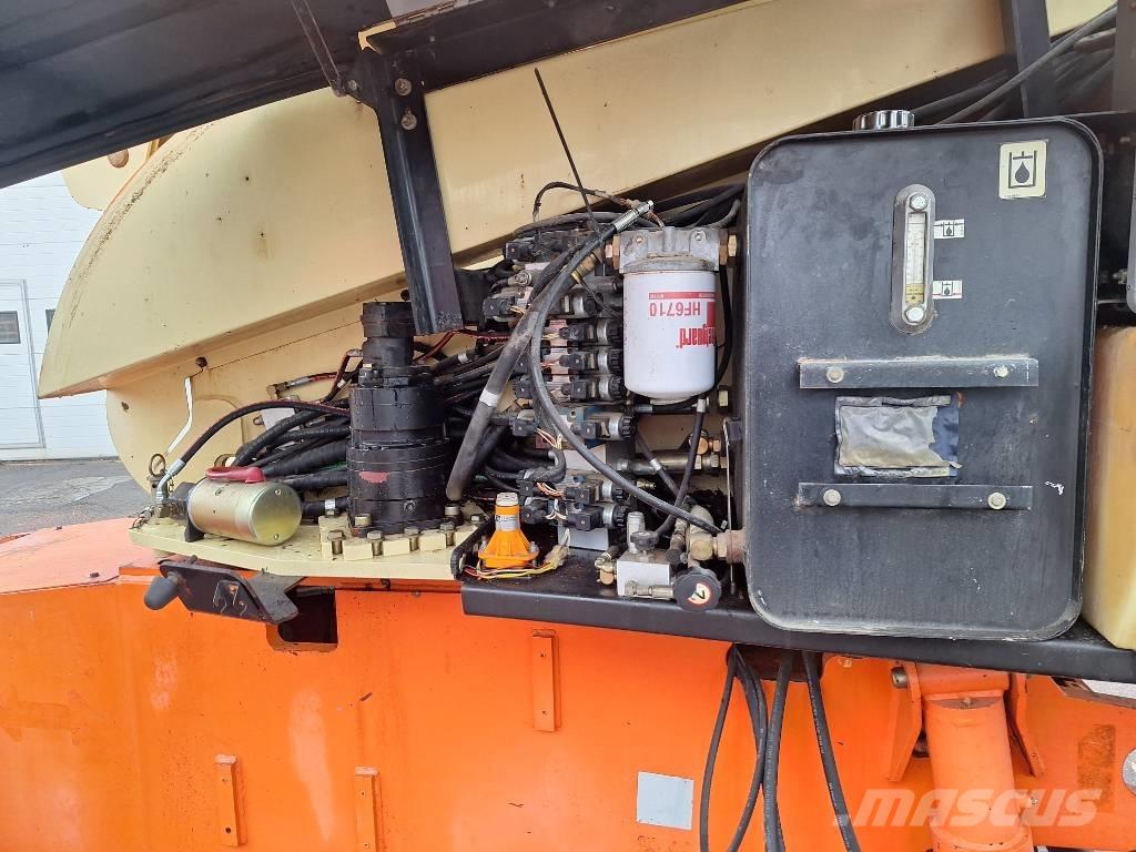 JLG 660 SJ 4x4x4 Articulated boom lifts